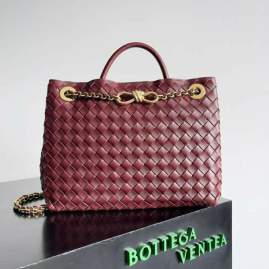 Picture of Bottega Veneta Handbags _SKUfw230737718fw